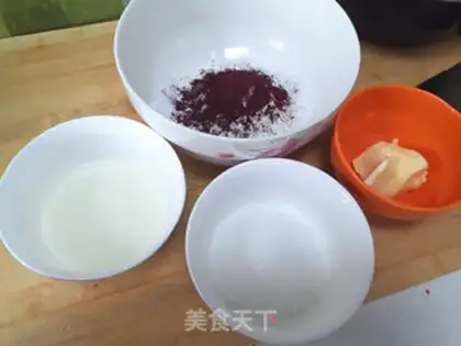Make Red velvet strawberry cake step 0