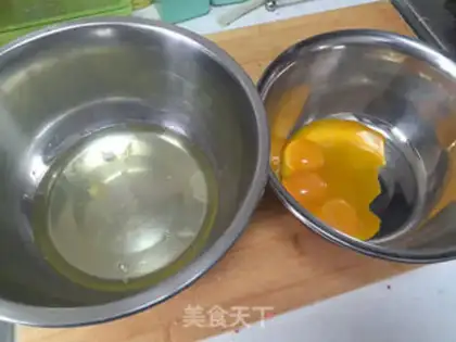 Make Red velvet strawberry cake step 1