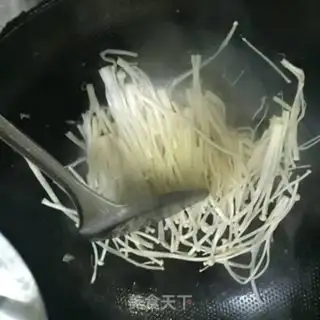 Make Golden fungus egg soup step 2