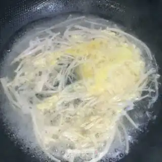 Make Golden fungus egg soup step 4