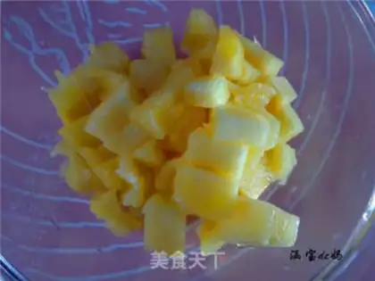 Make Sausage pineapple fried rice step 1