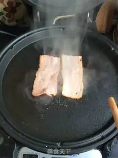 Make Quick bacon fried eggs step 2