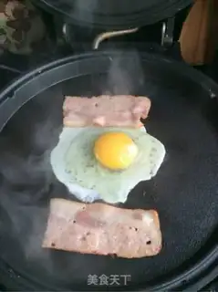 Make Quick bacon fried eggs step 3