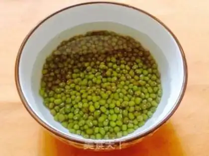 Make Green healthy bean sprouts step 0