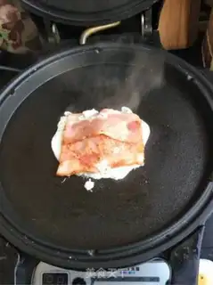 Make Quick bacon fried eggs step 5