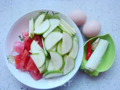 Make Scrambled eggs step 1