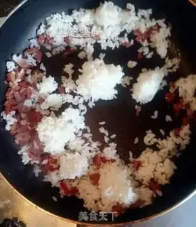 Make Weenie egg fried rice step 4