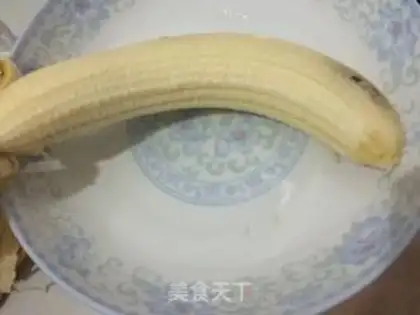 Make The cream banana is covered in omelet step 0