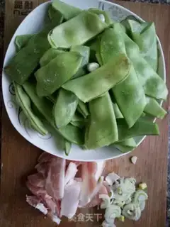 Make Pork bean-fruit stew step 0