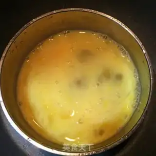 Make Onion egg fried rice step 1