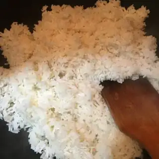 Make Onion egg fried rice step 3