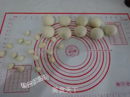 Make Little bear squeezes the jam bag step 5