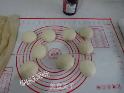 Make Little bear squeezes the jam bag step 8