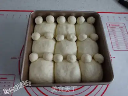 Make Little bear squeezes the jam bag step 10