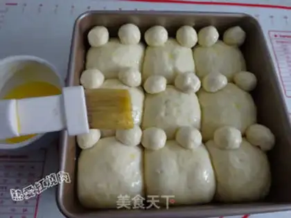Make Little bear squeezes the jam bag step 11