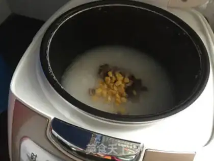 Make Frozen walnut chicken congee step 3