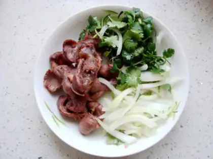 Make Onions mixed with chicken step 0