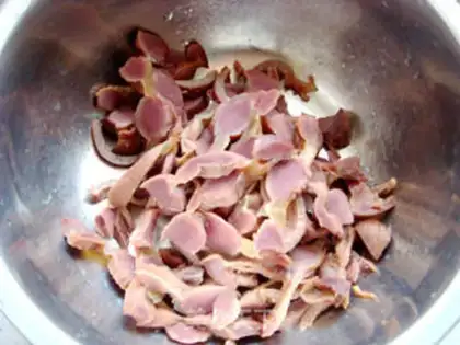 Make Onions mixed with chicken step 1