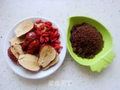 Make Little rice dates produce porridge step 1