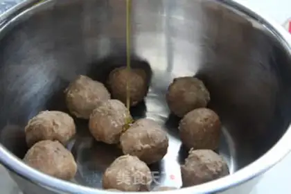 Make The fragrance of beefballs step 2