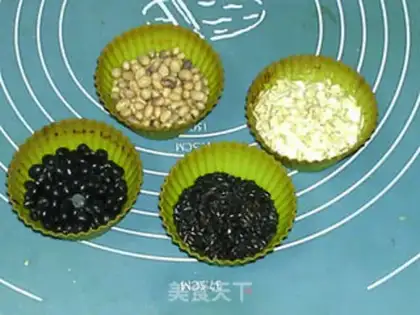 Make Black rice oats, black soybean step 0