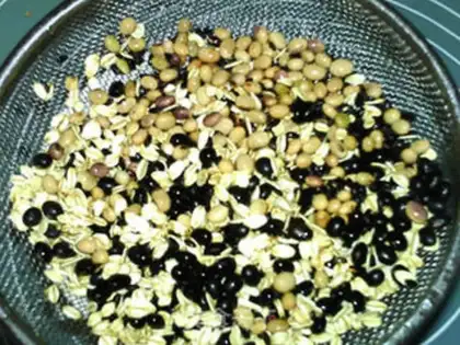 Make Black rice oats, black soybean step 1