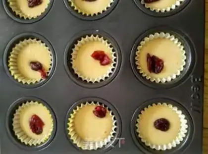 Make Cranberry cake step 6