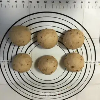 Make Red-tree walnut bread step 3