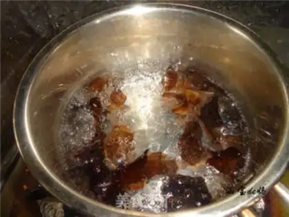Make Old vinegar peanuts with wood step 3