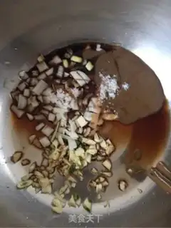 Make A cucumber with garlic step 1