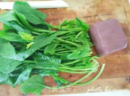 Make Pork blood spinach soup step 0