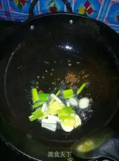 Make Chicken-legged potato stew step 1