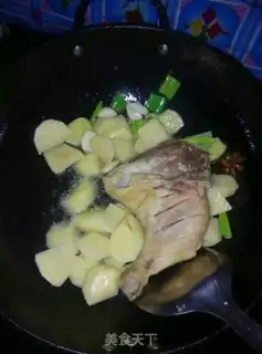 Make Chicken-legged potato stew step 2