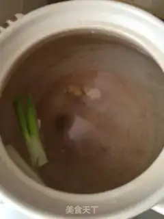 Make Snow Bean Mountain medicine hoof soup step 2