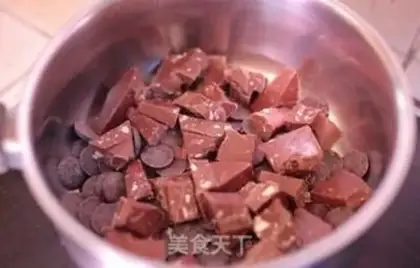 Make Triangular chocolate mousse step 0