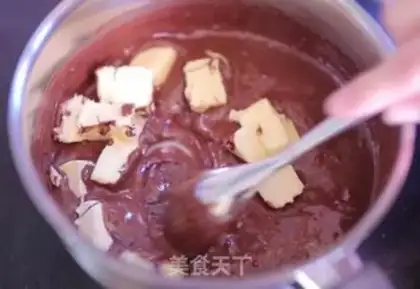Make Triangular chocolate mousse step 1