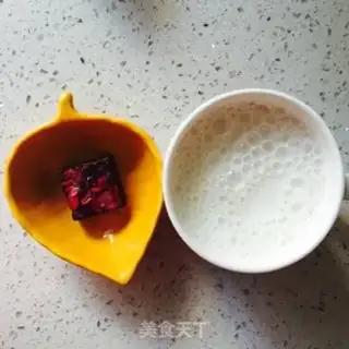 Make Black sugar rose milk tea step 2