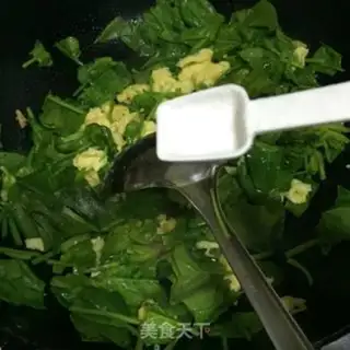 Make Spinach fried eggs step 4