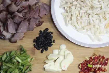 Make Rhodish and gravy step 0