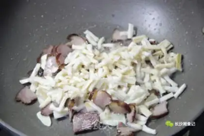 Make Rhodish and gravy step 2