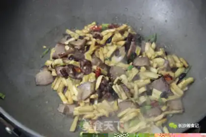 Make Rhodish and gravy step 4