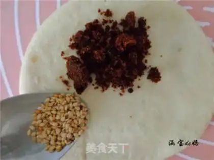 Make Red sugar sesame cake step 2