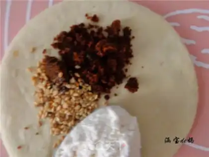Make Red sugar sesame cake step 3