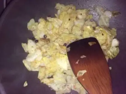 Make The fragrance of the sauce step 4