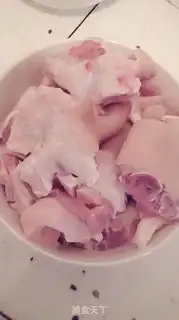 Make Pig hoof radish soup step 0