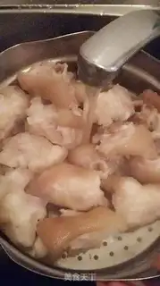 Make Pig hoof radish soup step 2