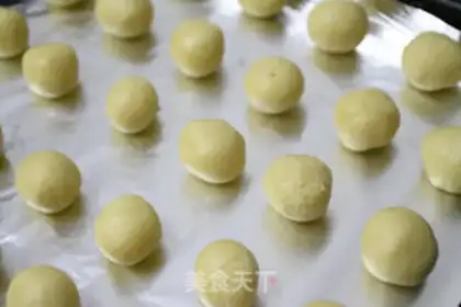 Make Almond cookies step 3