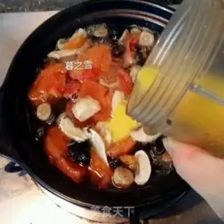 Make Tomato mushroom eggflower soup step 3