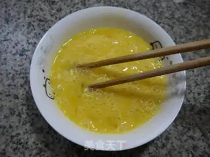 Make Squeeze meat and fried eggs step 1