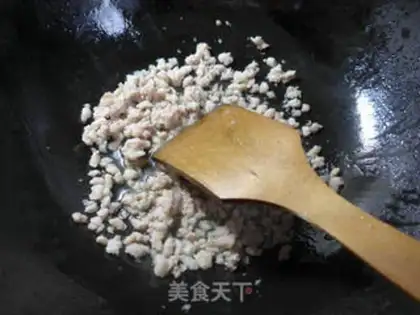 Make Squeeze meat and fried eggs step 3